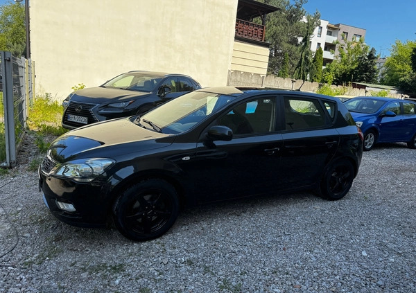 Kia Ceed cena 17600 przebieg: 140000, rok produkcji 2009 z Łódź małe 301